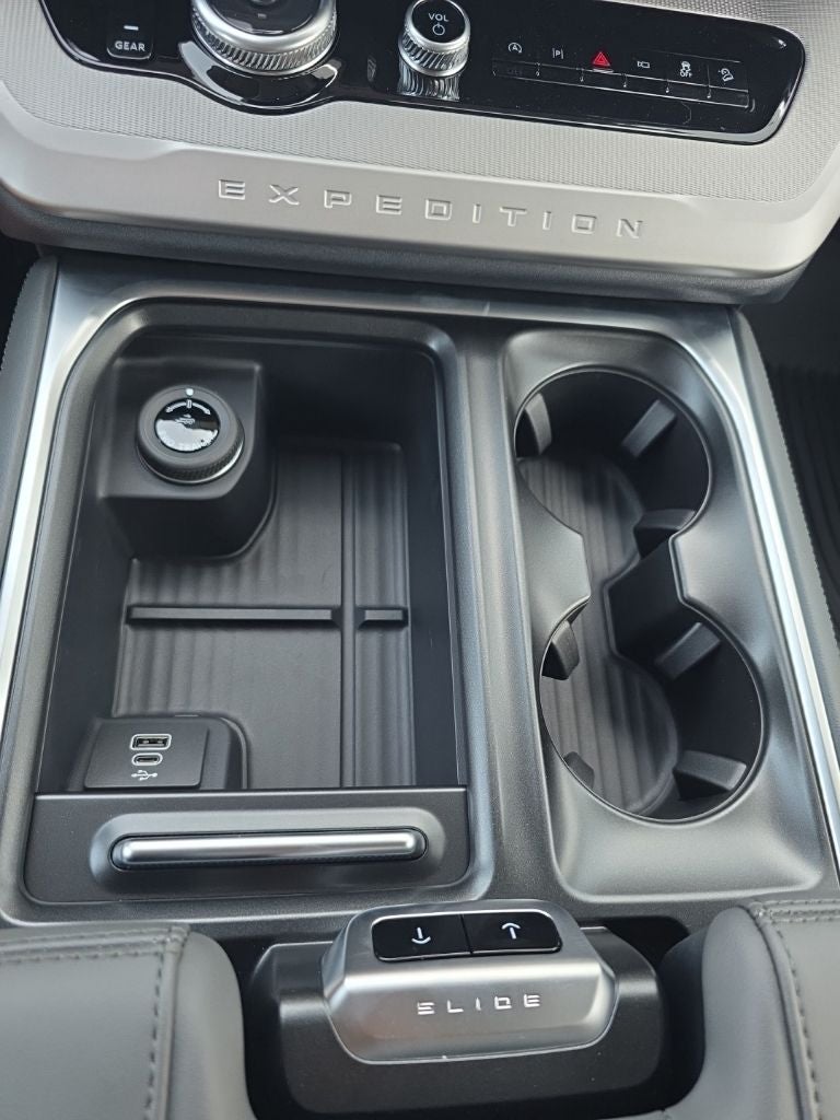 2027 Ford Expedition Active