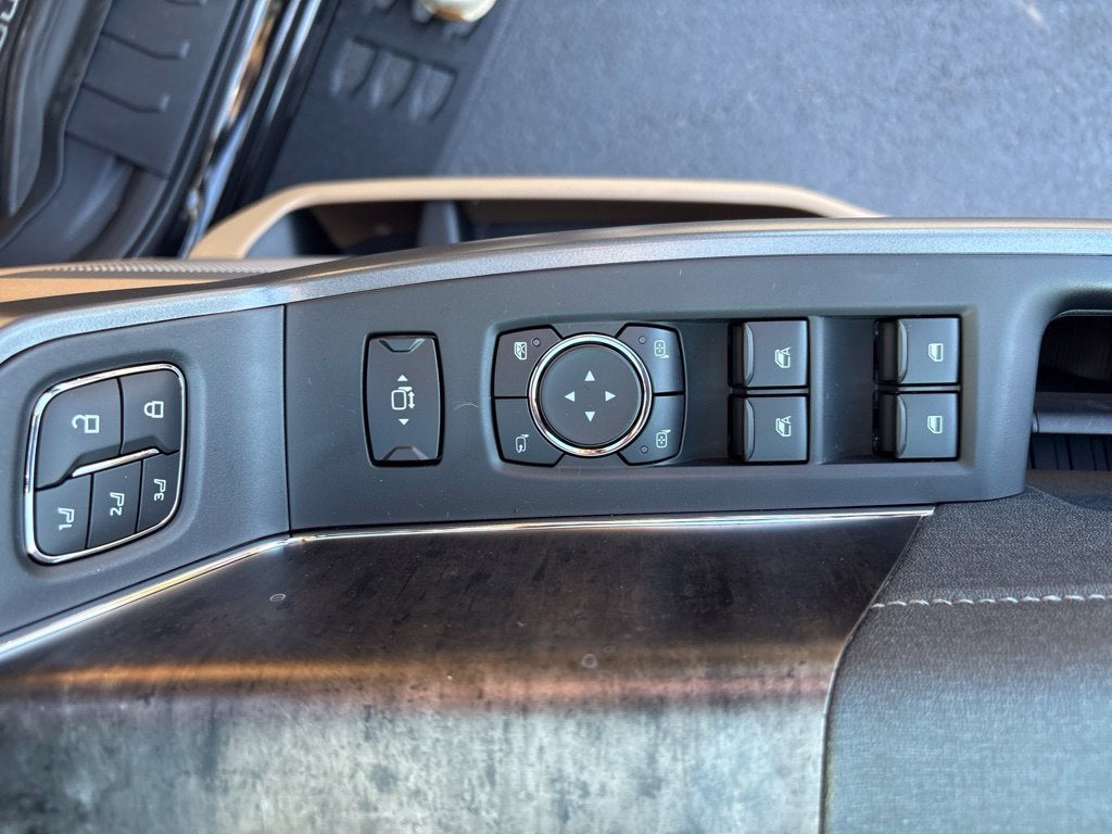 2027 Ford F-350SD Lariat