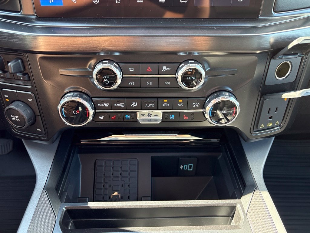 2027 Ford F-350SD Lariat