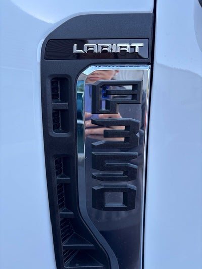 2027 Ford F-350SD Lariat