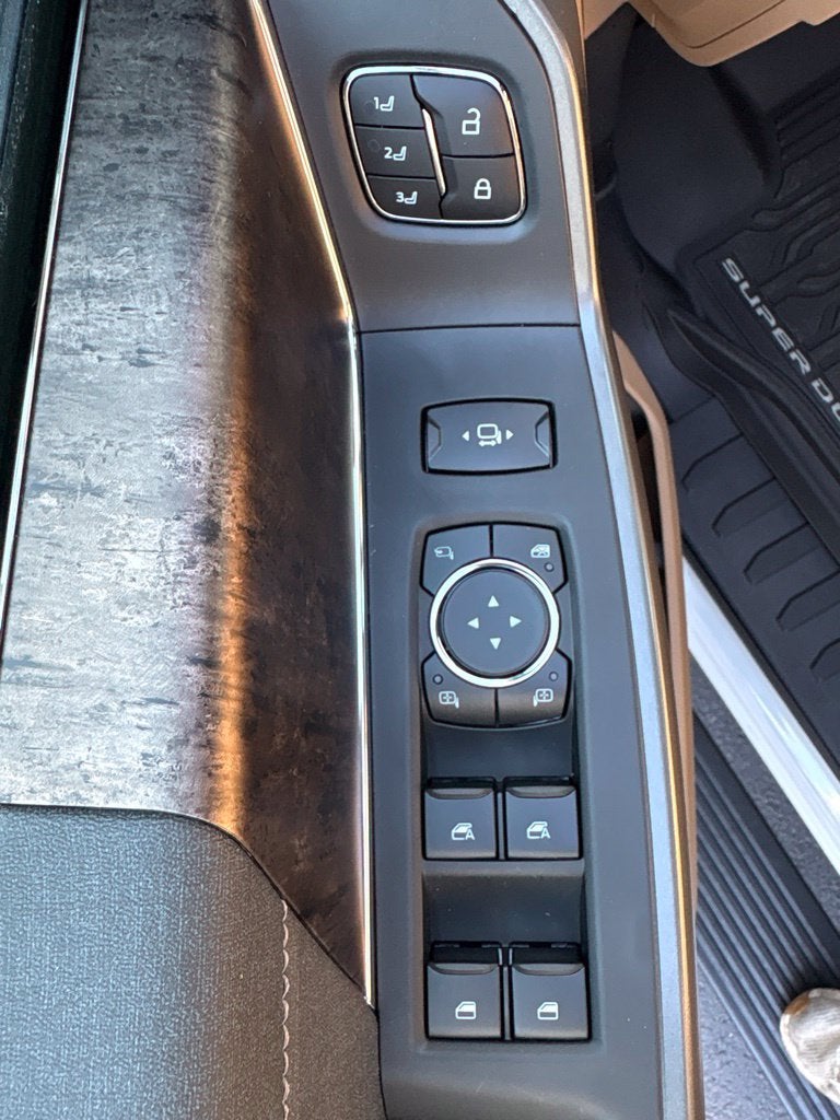 2027 Ford F-350SD Lariat