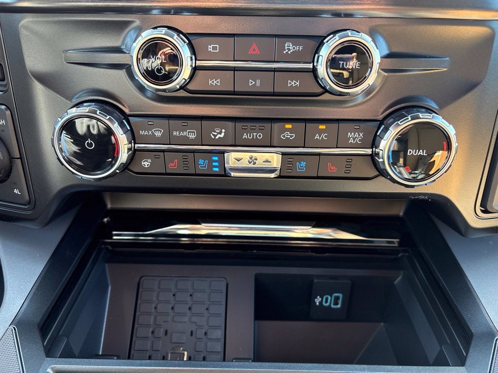 2027 Ford F-350SD Lariat