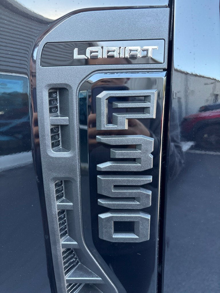 2027 Ford F-350SD Lariat