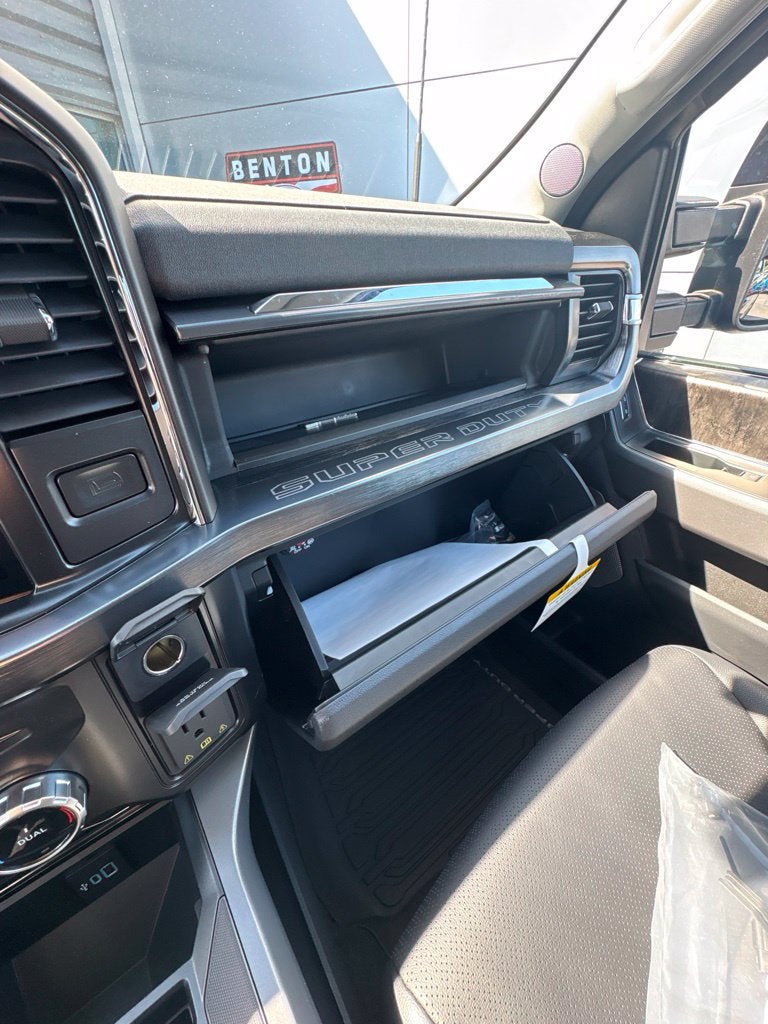 2027 Ford F-350SD Lariat