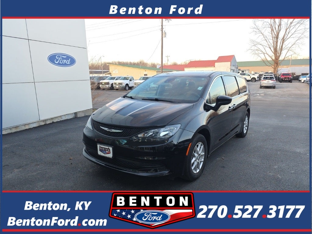 2024 Chrysler Voyager LX