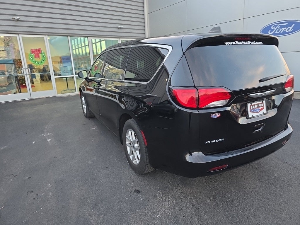 2024 Chrysler Voyager LX