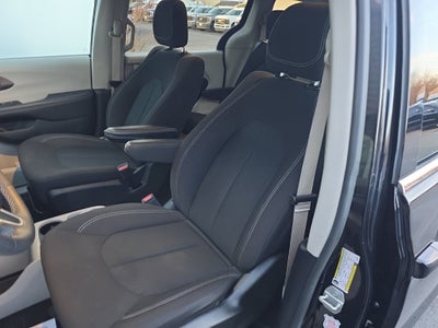 2024 Chrysler Voyager LX