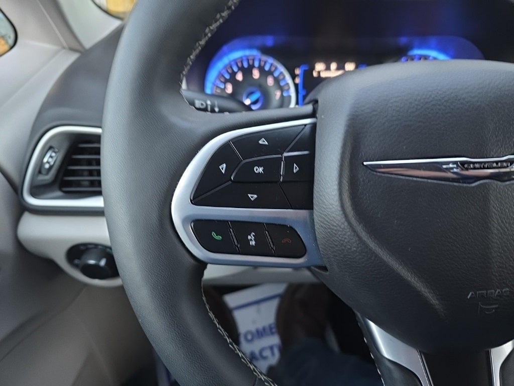 2024 Chrysler Voyager LX