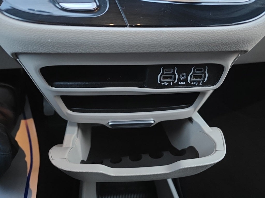 2024 Chrysler Voyager LX