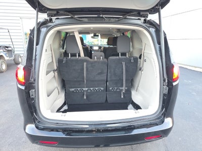 2024 Chrysler Voyager LX