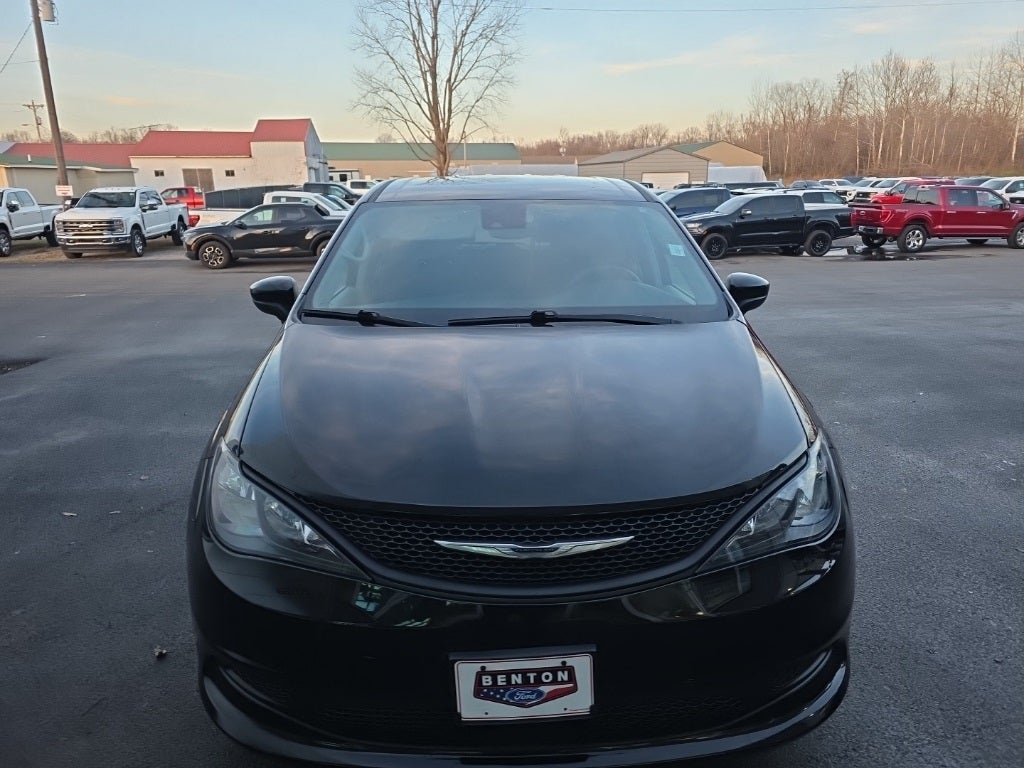 2024 Chrysler Voyager LX