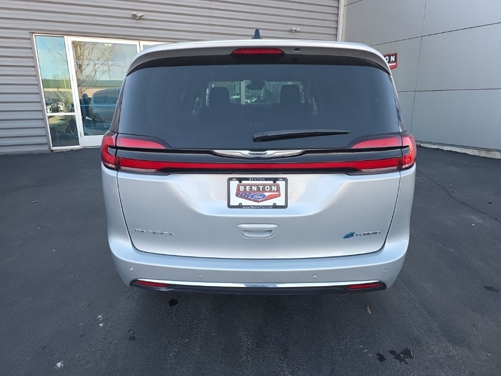 2023 Chrysler Pacifica Hybrid Touring L