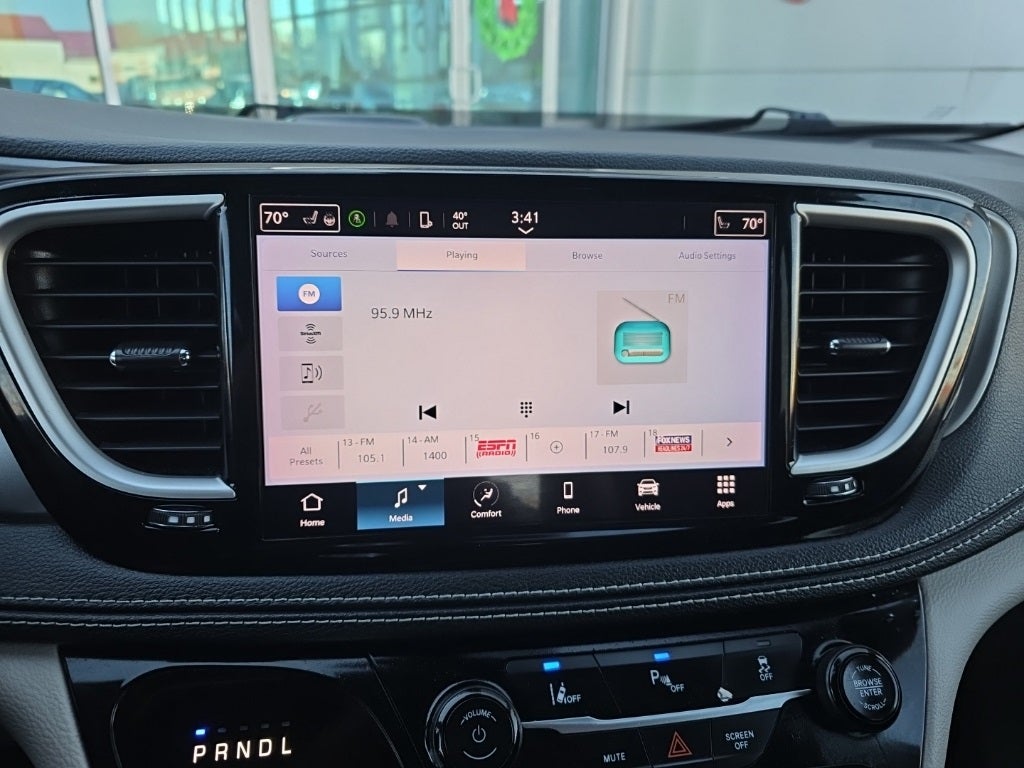 2023 Chrysler Pacifica Hybrid Touring L