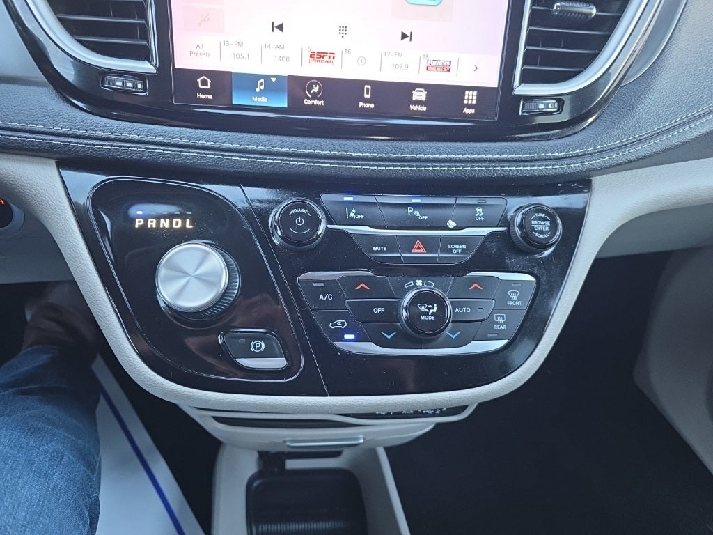 2023 Chrysler Pacifica Hybrid Touring L