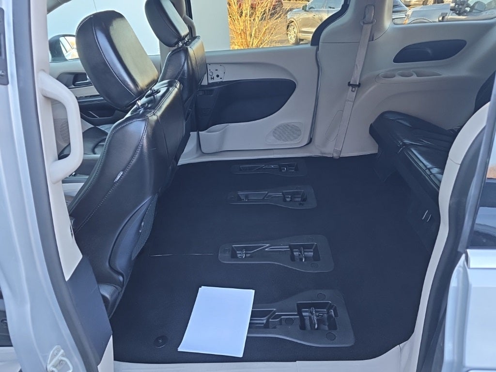 2023 Chrysler Pacifica Hybrid Touring L