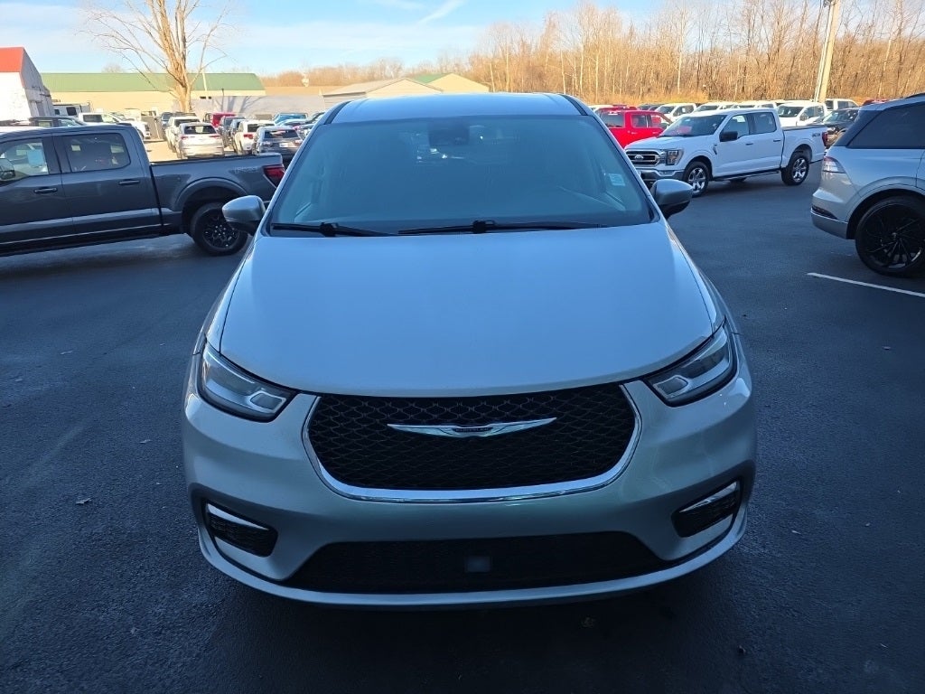 2023 Chrysler Pacifica Hybrid Touring L