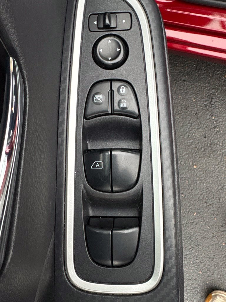 2024 Nissan Versa 1.6 SR