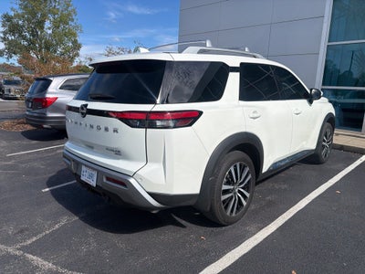 2024 Nissan Pathfinder Platinum