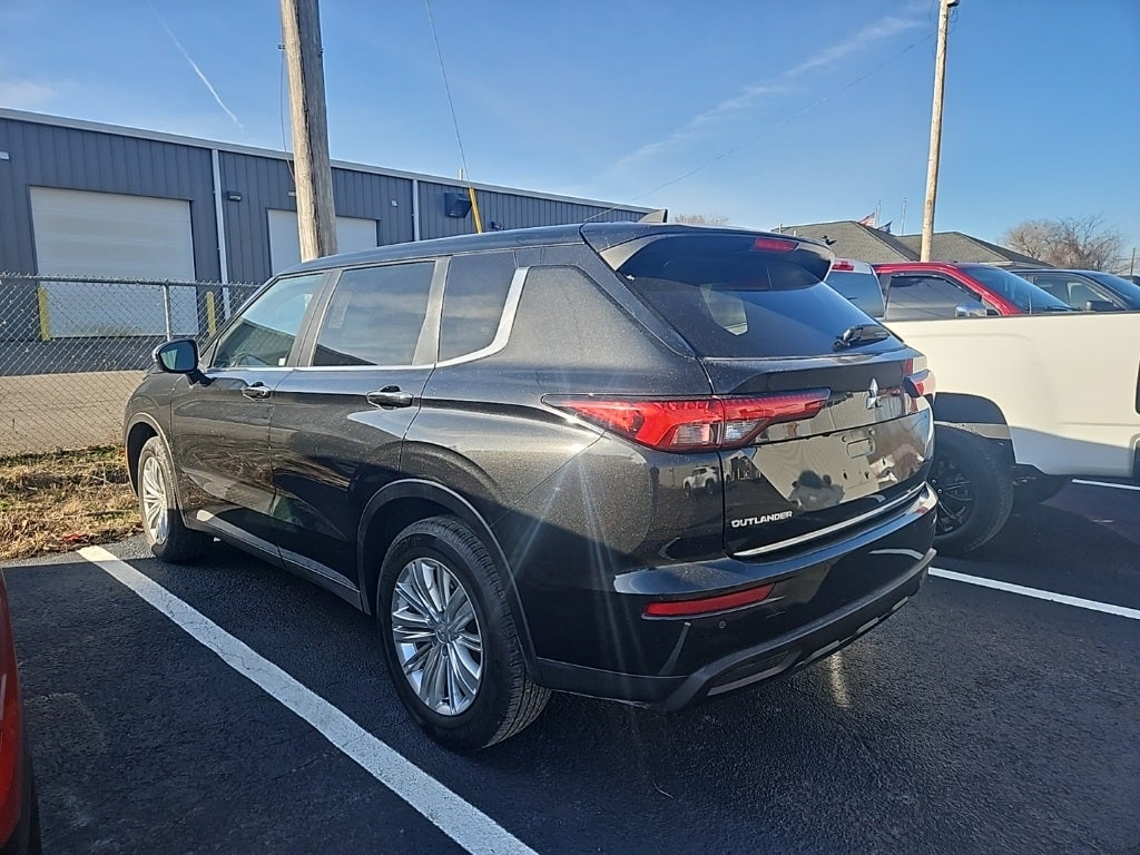 2022 Mitsubishi Outlander ES